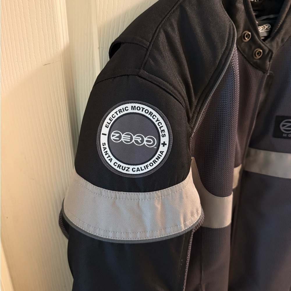Zero Motorcycles Armored Riding Jacket – XL – Black/Gray – Windproof Protection - Picture 8 of 9